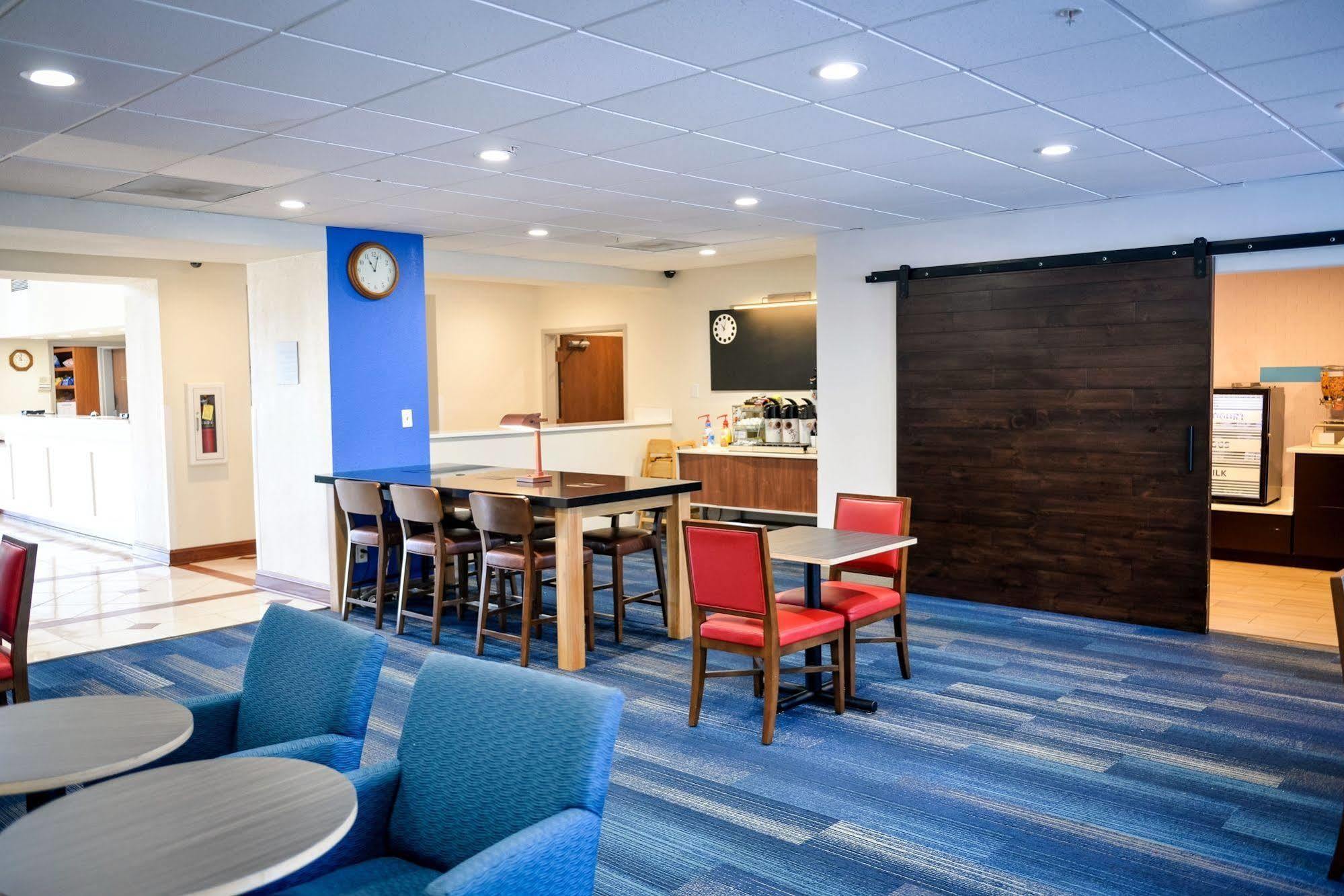 Holiday Inn Express Prince Frederick By Ihg Εξωτερικό φωτογραφία